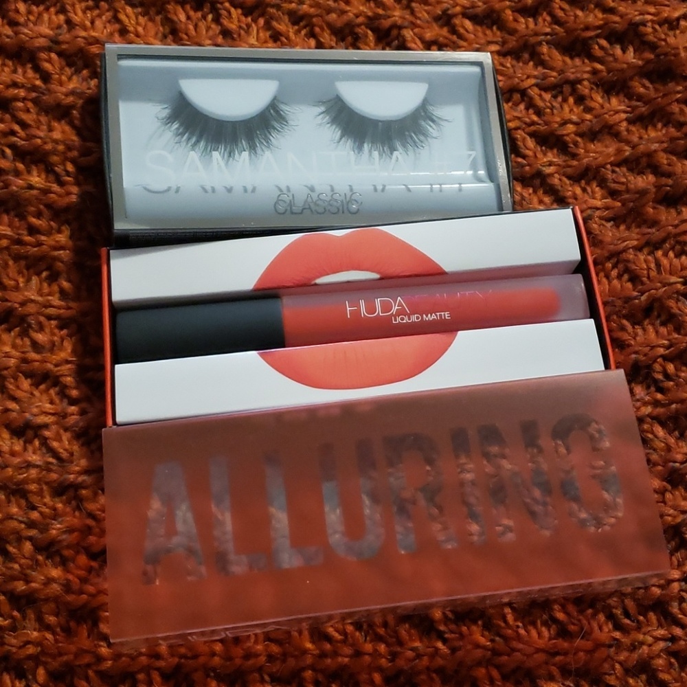 Huda beauty new is box make up bundle